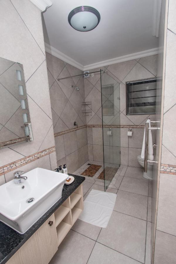Van Den Berg'S Guesthouse Bettyʼs Bay المظهر الخارجي الصورة