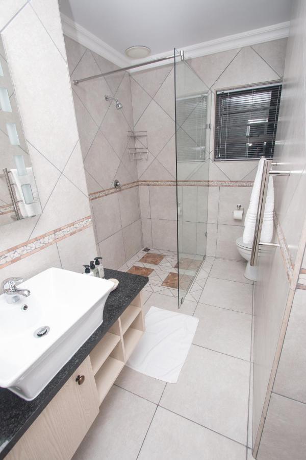 Van Den Berg'S Guesthouse Bettyʼs Bay المظهر الخارجي الصورة